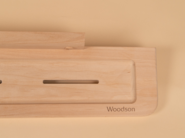 Полка с валиком для ног в бане Woodson, ольха